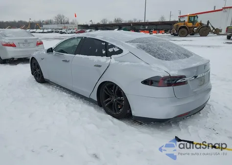 2013 Tesla Model S z USA, uszkodzony, nr VIN 5YJSA1CN2DFP07000